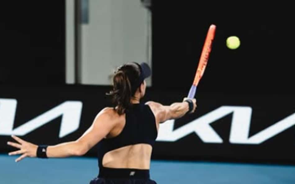A paulistana Luisa Stefani em ação no Australian Open (Reprodução)