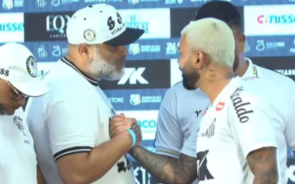 Leitura labial revela recado de torcedores do Santos para Gabigol na apresentação