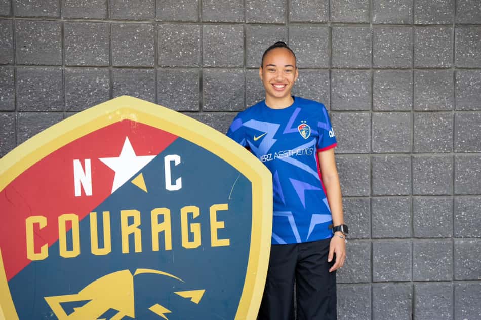 Aline Gomes apresentada ao NC Courage. (Foto: NC Courage/Divulgação)