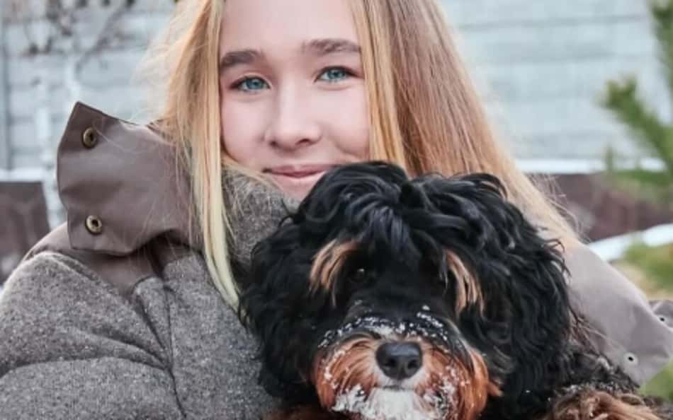 A russa Mirra Andreeva e a pet Puppy (Reprodução)