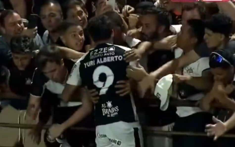 Yuri Alberto comemorando gol do Corinthians (Foto: Reprodução/CazéTV)