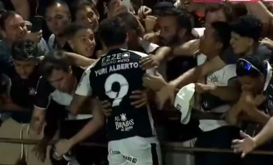 Yuri Alberto comemorando gol do Corinthians (Foto: Reprodução/CazéTV)