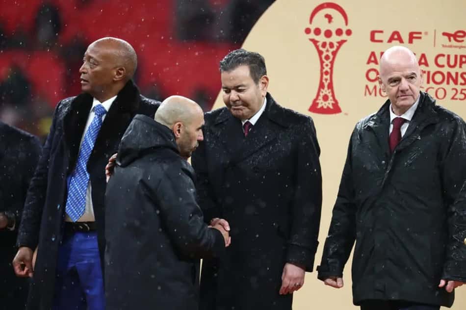 Walid Regragui após o apito final da decisão entre Senegal x Marrocos (Foto: FRANCK FIFE / AFP)