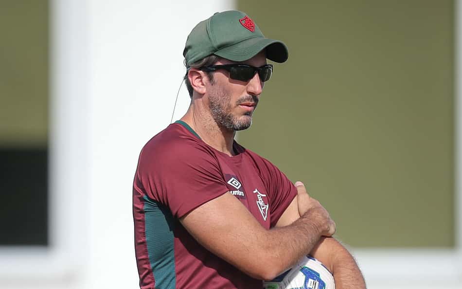Zubeldía no treino do Fluminense após a derrota para o Vasco (Foto: Marcelo Gonçalves/ Fluminense FC)