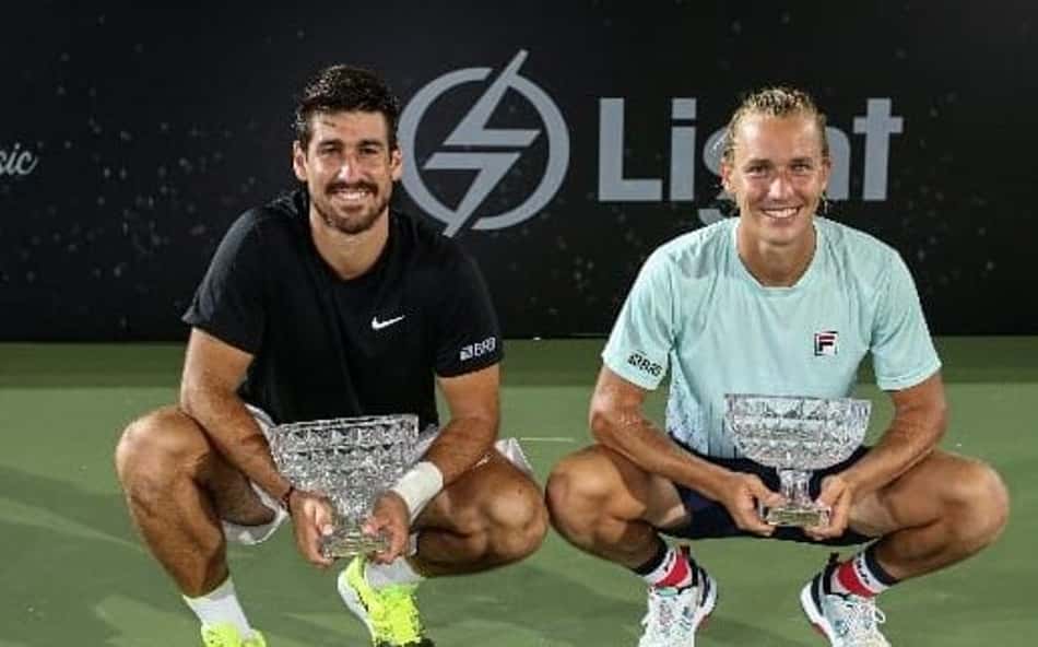 Dupla brasileira surpreende favoritos e avança para quartas em Brisbane