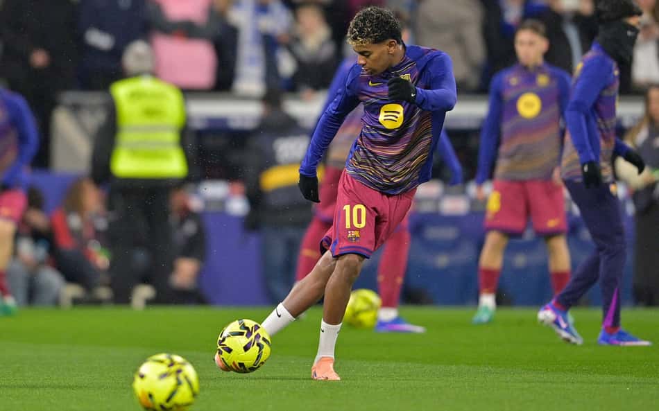 Lamine Yamal aquece antes de Espanyol x Barcelona (Foto: Manaure Quintero/ AFP)