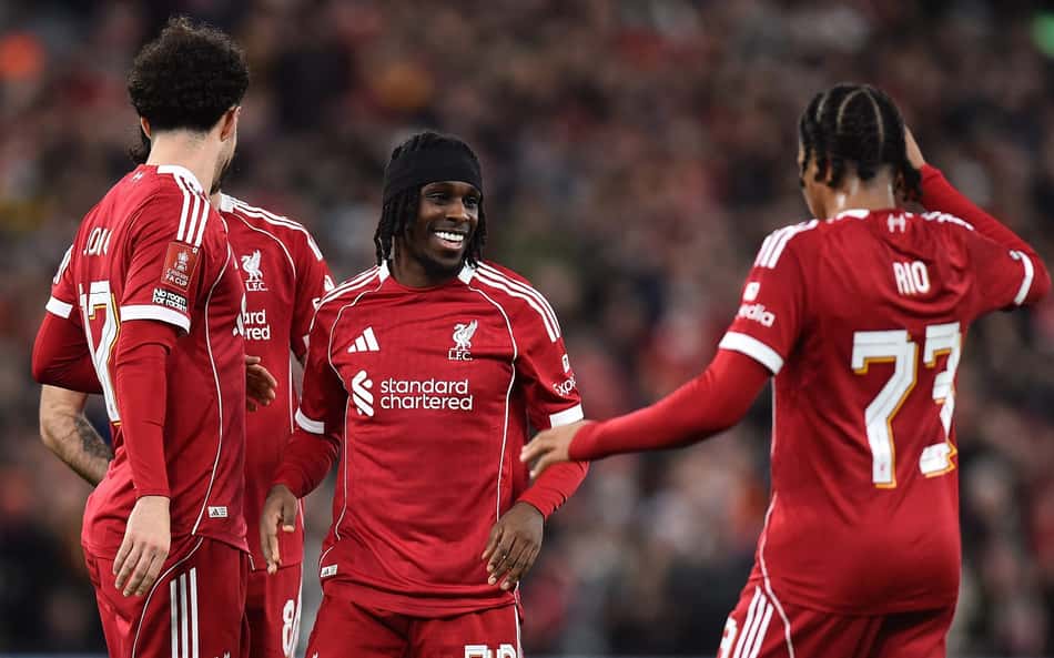 Liverpool descarta contratação de lateral após lesão, diz jornal