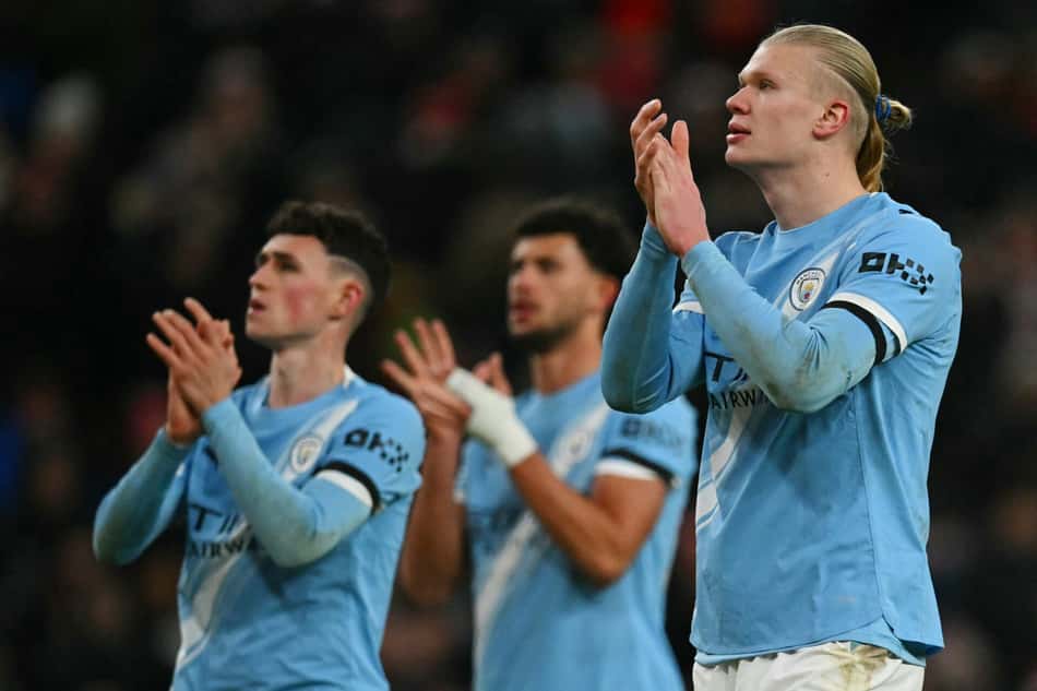 Brighton: Erling Haaland (#09), do Manchester City, aplaude a torcida após a partida contra o Sunderland, em partida válida pela Premier League, no Stadium of Light (Foto: Andy Buchanan/AFP)