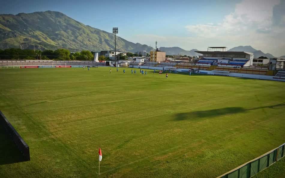 Flamengo e Bangu voltam a duelar em Moça Bonita em estreia do 'novo' estádio
