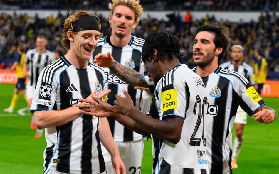Brasileiro marca em disputa de pênaltis, e Newcastle avança na FA Cup