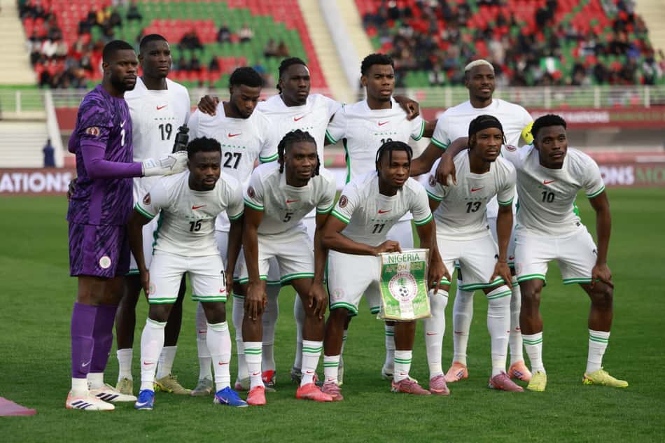 Jogos de hoje: Seleção da Nigéria posa para foto antes da partida do Grupo C da Copa Africana de Nações (CAN) contra Uganda (Foto: Abdel Majid Bziouat/AFP)