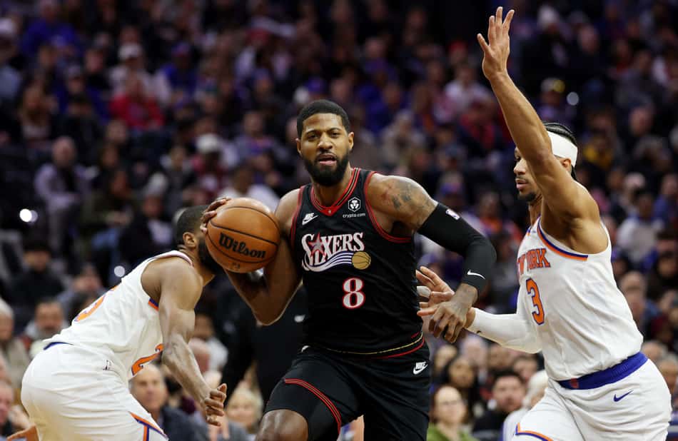 Paul George em ação pelo Philadelphia 76ers contra o New York Knicks na NBA (Foto: Emilee Chinn/Getty Images/AFP)