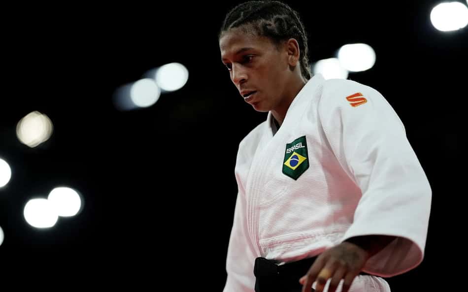 Rafaela Silva fala sobre ter cogitado suicídio e fuga das redes sociais