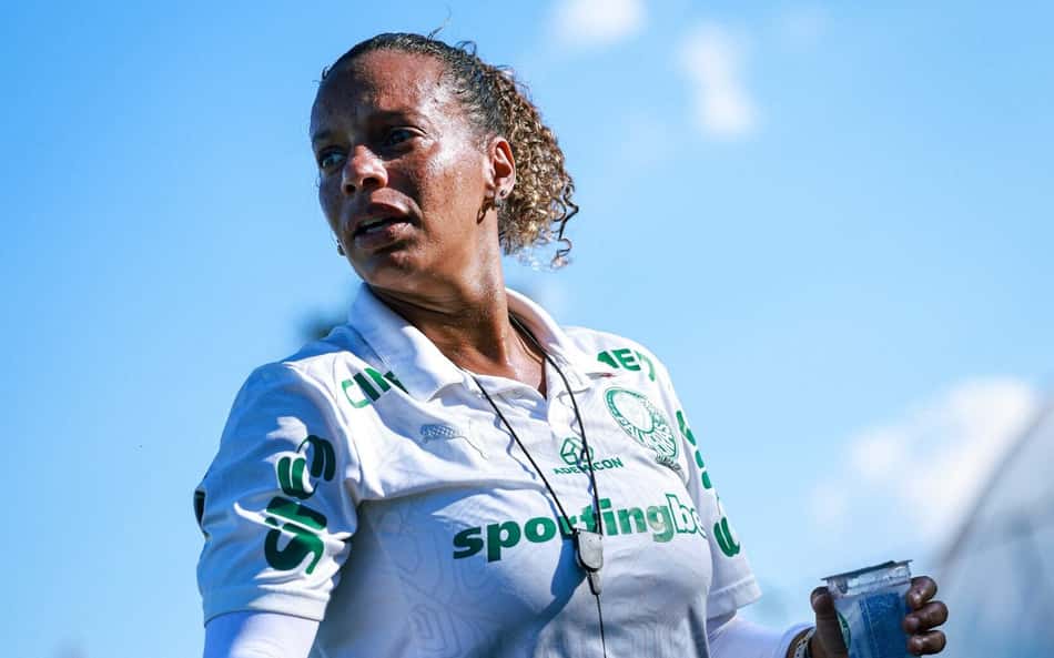 Treinadora Rosana Augusto durante treino do Palmeiras. (Foto: Palmeiras/Divulgação)