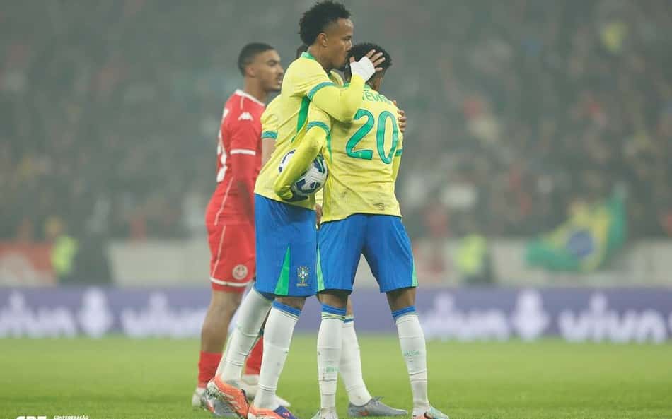 Estevão e Eder Militão comemoram gol da Seleção Brasileira em amistoso antes da Copa do Mundo (Foto: Rafael Ribeiro/CBF)