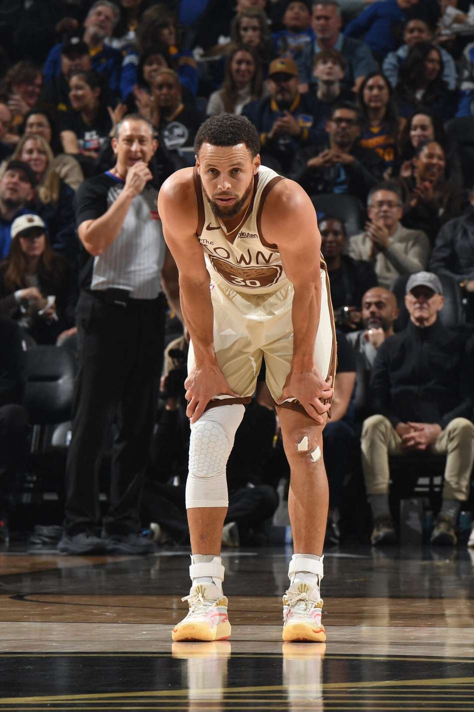 Stephen Curry em ação pelo Golden State Warriors contra Detroit Pistons na NBA (Foto: Noah Graham/NBAE via Getty Images/AFP)