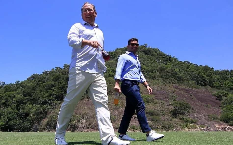 John Textor com Thairo Arruda no CT Lonier (Foto: Vítor Silva/Botafogo)