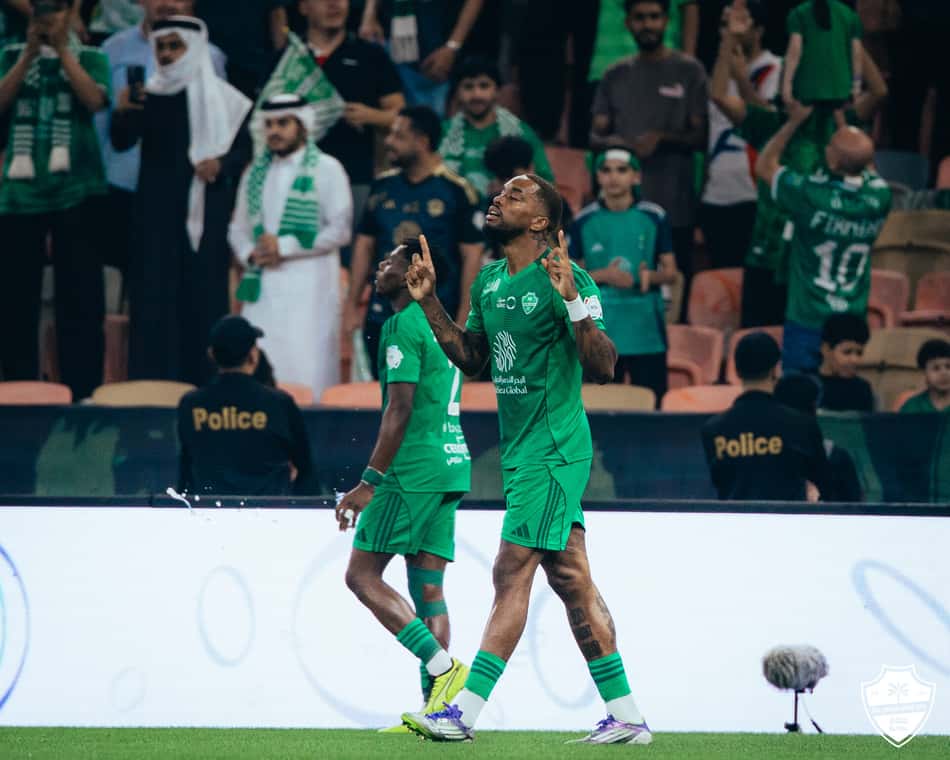 Ivan Toney comemora gol do Al-Ahli 