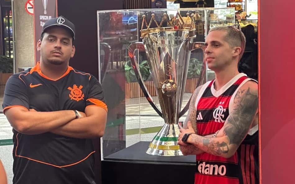 Taça da Supercopa Rei é atração em Brasília; veja como está o clima para Flamengo x Corinthians