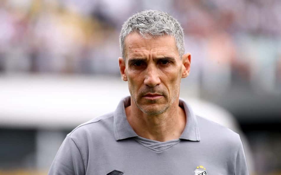 Torcedores do Santos mandam recado a Vojvoda após empate com o Guarani