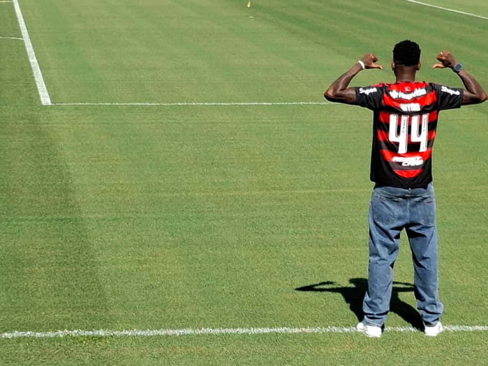 Vitão foi apresentado no Flamengo nesta sexta-feira
