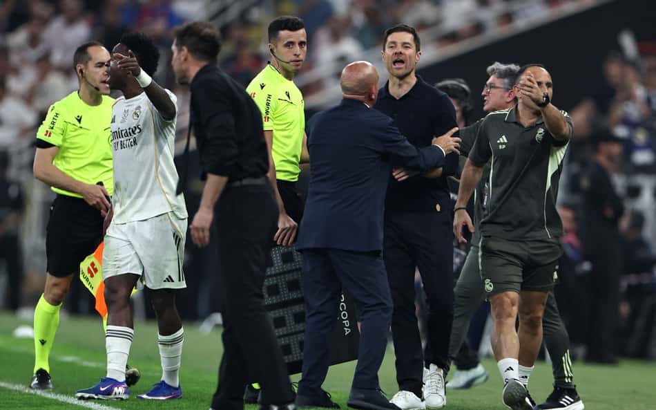 Simeone reconhece erro e pede desculpas a Vini Jr: 'Não foi correto'
