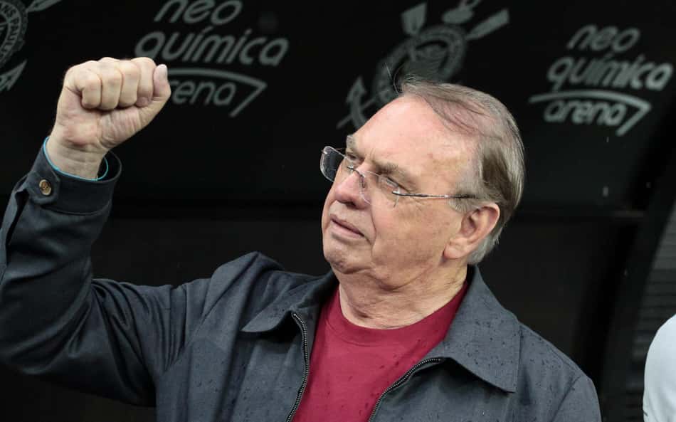Presidente do Corinthians atualiza negociações e confirma chegada de reforço