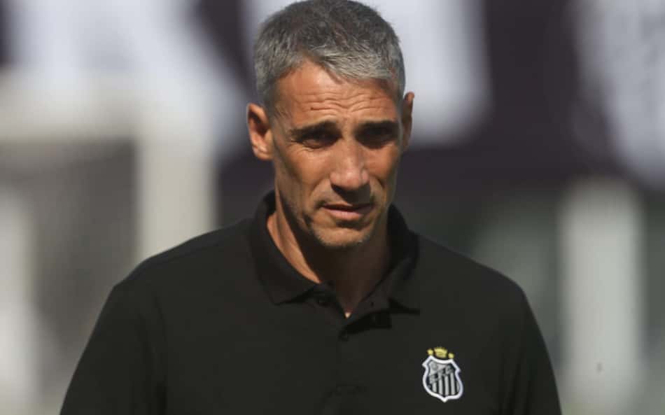 Torcedores do Santos mandam recado a Vojvoda após empate do São Paulo