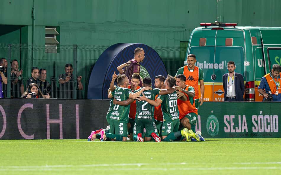 Na parte de cima da tabela, Chapecoense possui o menor investimento do Brasileirão