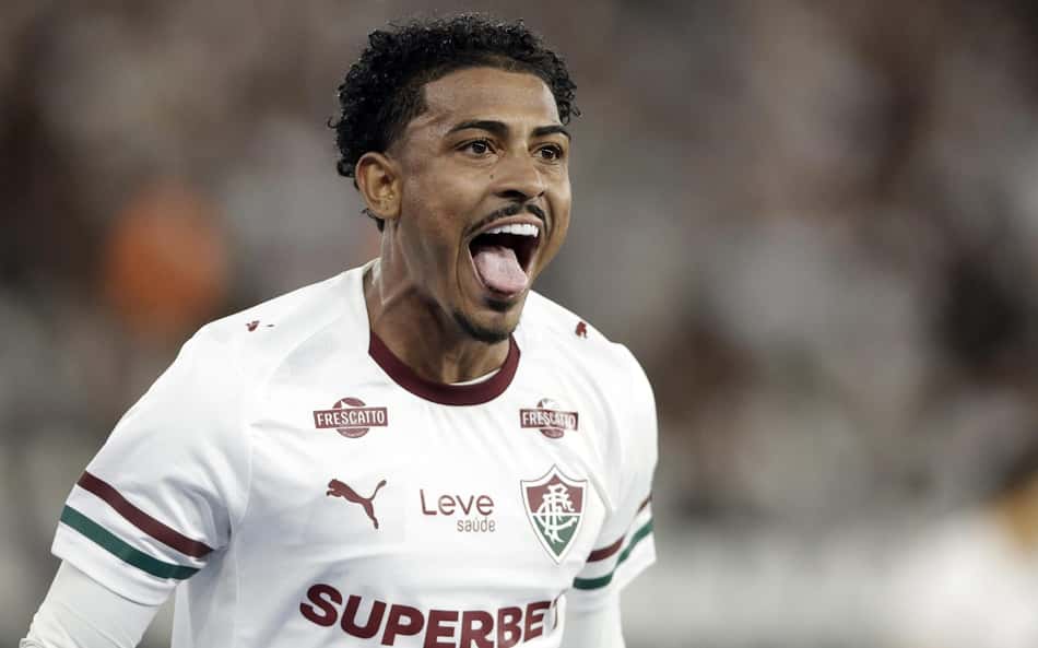 John Kennedy fala abertamente sobre busca do Fluminense por novo camisa 9: 'Eleva o nível'