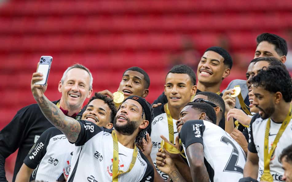 A comemoração dos jogadores do Corinthians. (Foto: Diogo Neves De Carvalho/W9 PRESS/Gazeta Press)