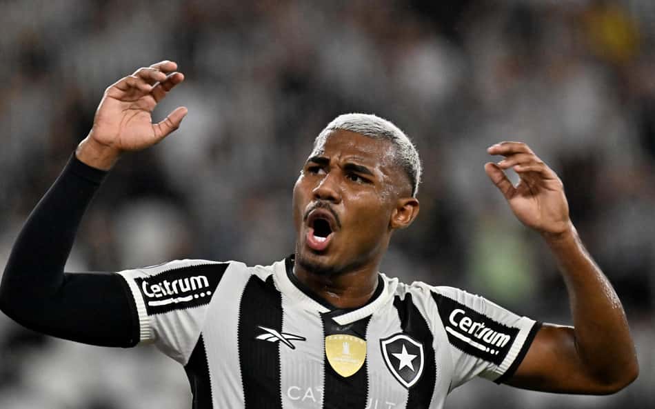 Torcedores do Botafogo mandam recado a Cuiabano após acerto com o Vasco