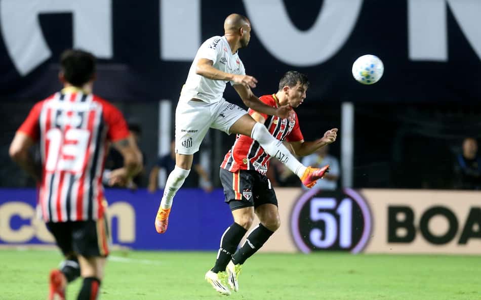 Torcedores do São Paulo apontam culpado por gol do Santos: 'Brincadeira'