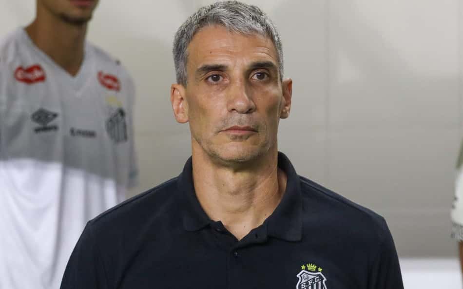 Vojvoda ainda não venceu nenhum clássico com o Santos nesta temporada. (Foto: Theo Daolio/Ekobanpress)
