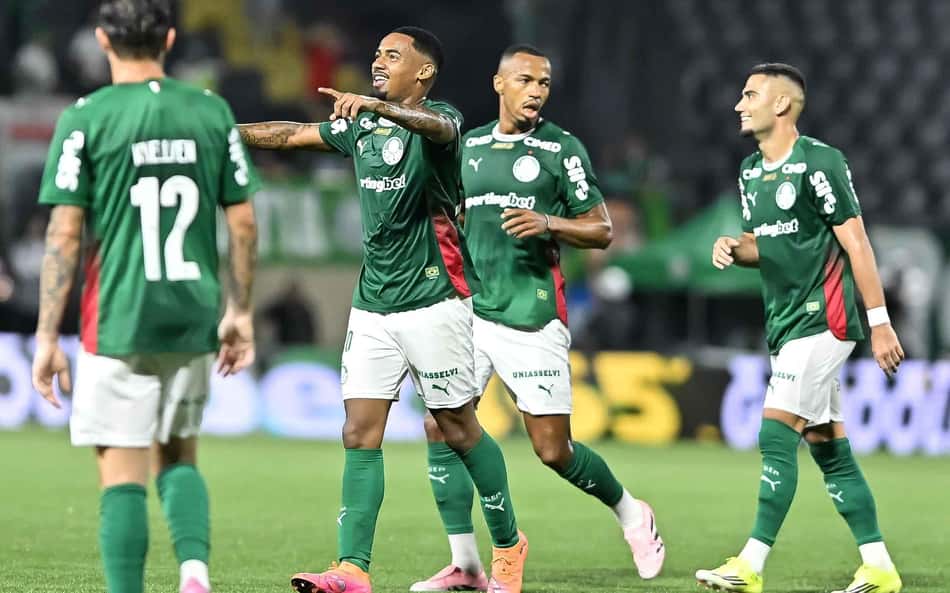 Torcida do Palmeiras aponta melhor em campo contra o Vitória: 'Barbaridade'