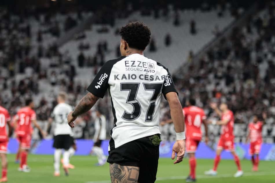 Kaio César preocupa a comissão técnica do Corinthians (Foto: Peter Leone/O Fotografico/Gazeta Press)