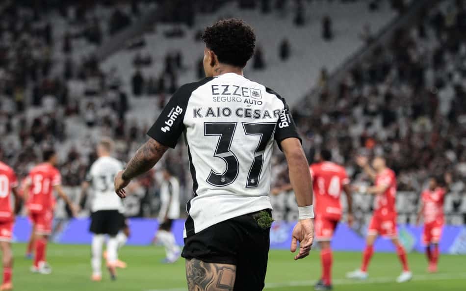 Kaio César preocupa a comissão técnica do Corinthians (Foto: Peter Leone/O Fotografico/Gazeta Press)