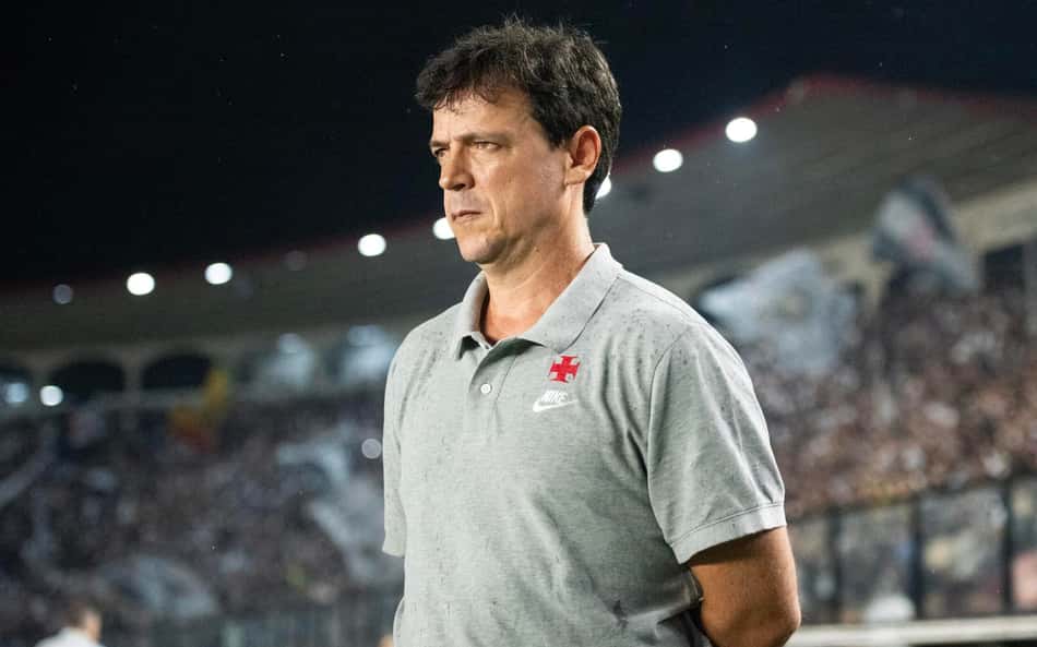 Torcedores do Vasco se revoltam com decisão de Fernando Diniz: 'Ridículo'