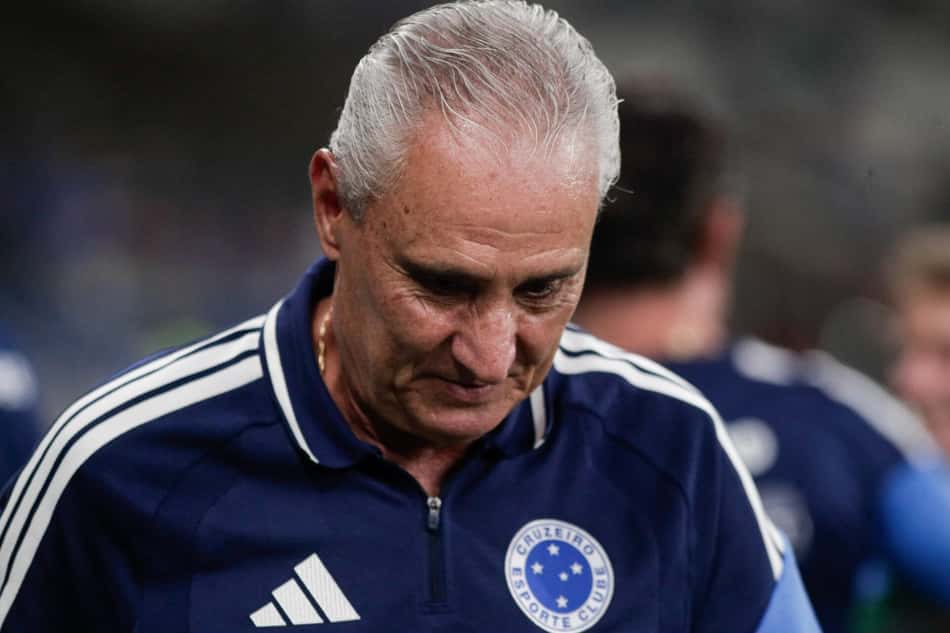 Tite, técnico do Cruzeiro, contra o Coritiba (Foto: Fernando Moreno/AGIF/Gazetta Press)