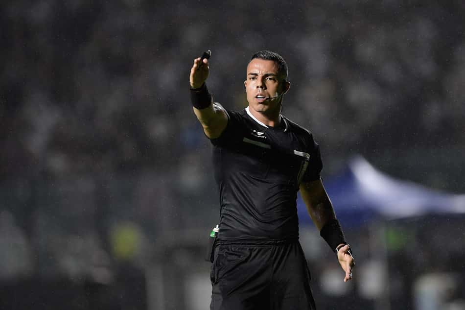 Yuri Elino será o árbitro do jogo entre Vasco e Botafogo (Foto: Thiago Ribeiro/AGIF/GazetaPress)