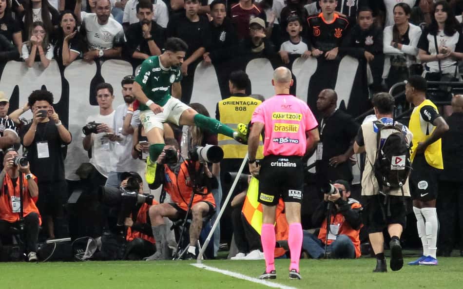 Jornalista critica comemoração de Flaco López no clássico: 'Não é lance de jogo'