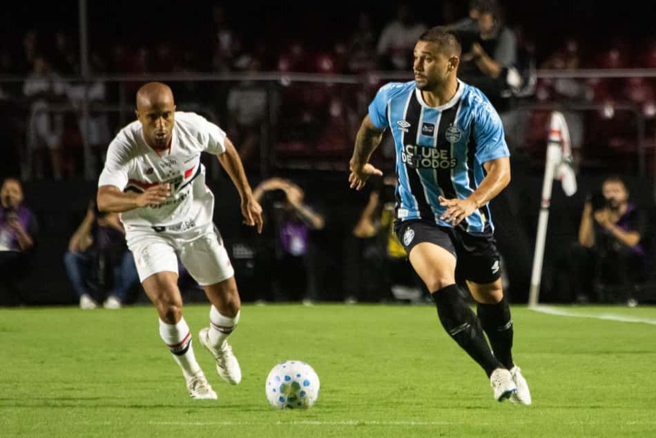 Lucas Moura com a camisa do São Paulo