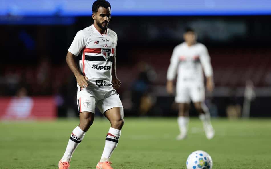 São Paulo cresce, e meio de campo passa a ditar o ritmo da equipe