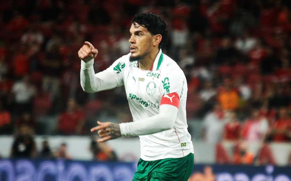Palmeiras vence, assume a liderança do Brasileirão e empurra o Inter para o Z4