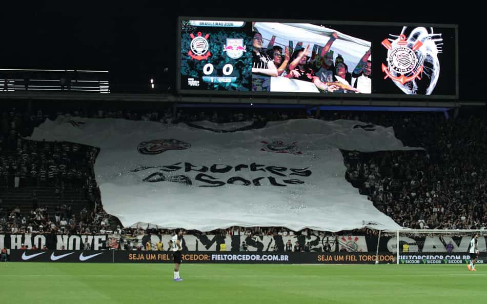 Reforço do Corinthians, Zakaria acompanha vitória sobre o Bragantino na Neo Química Arena