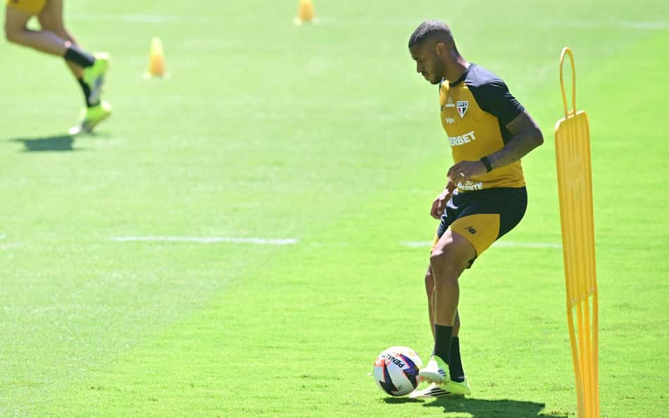 André Silva participa de atividade inédita em treino do São Paulo