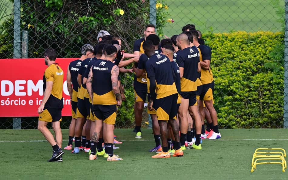 São Paulo tem novidades com Arboleda e Bobadilla em reapresentação