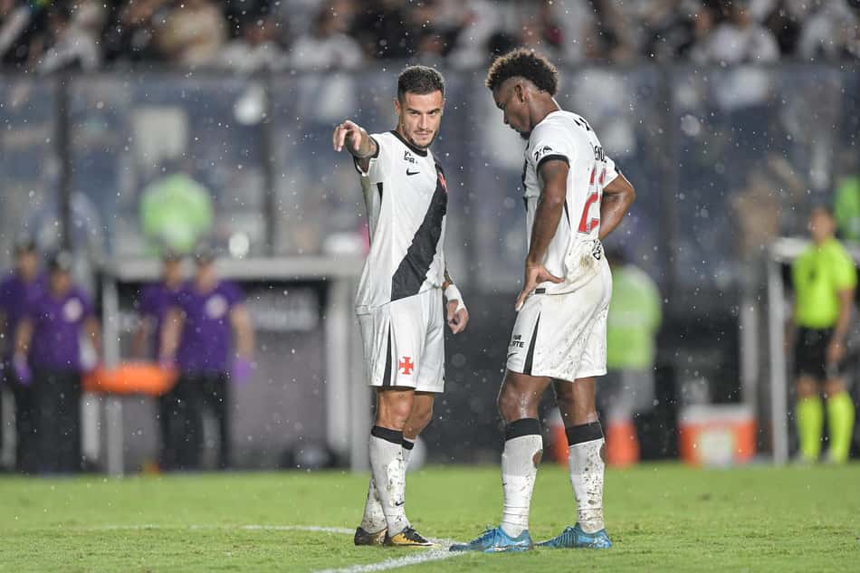 Coutinho e Thiago Mendes