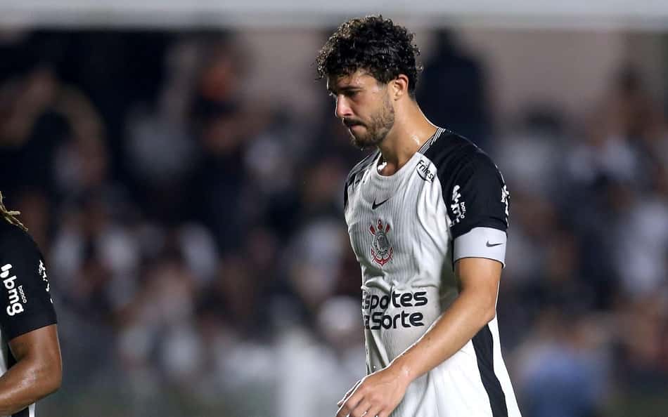 Gustavo Henrique exalta confiança nas cobranças e celebra classificação do Corinthians
