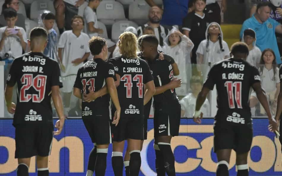 Torcedores do Vasco pedem titularidade e posto de capitão para jogador: 'Muito à frente'